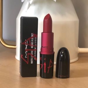 MAC x Sia Lipstick * Viva Glam Sia